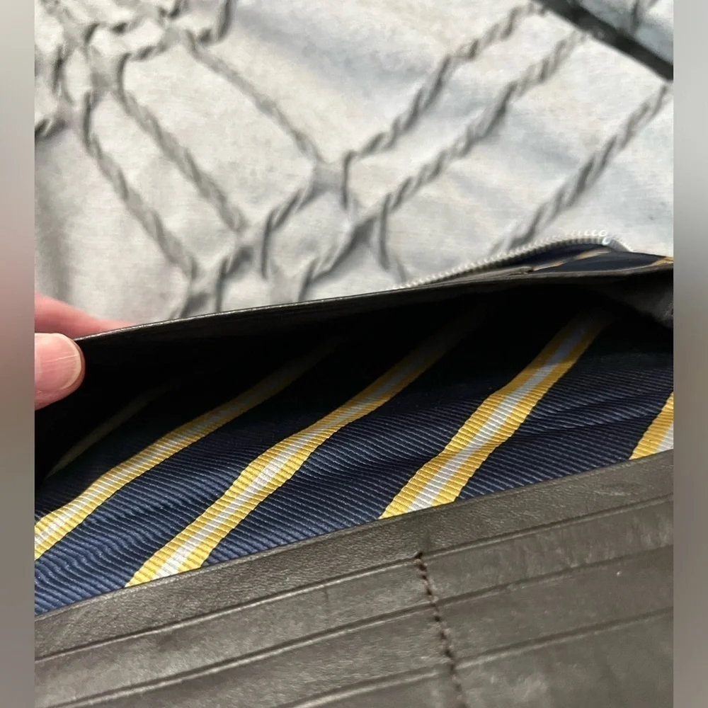 Women’s zip wallet. Silk tie design. Like new